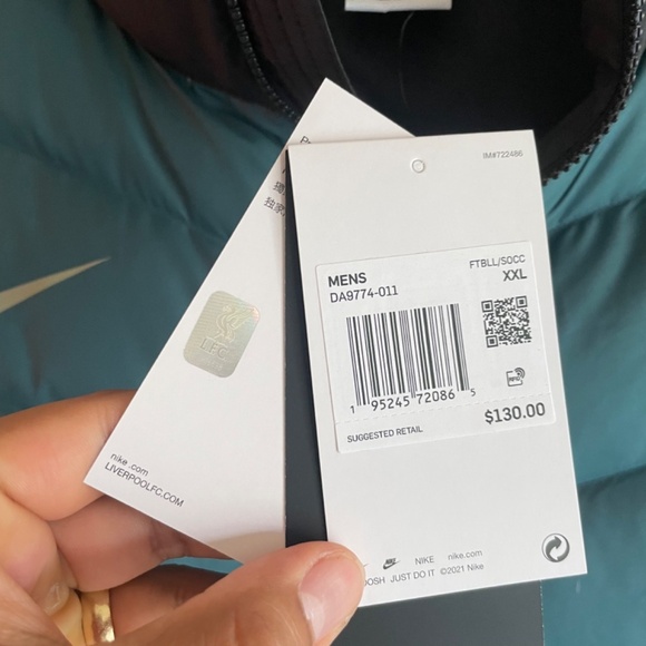Nike Liverpool FC Windrunner Men’s Down-Fill Vest - Picture 7 of 12